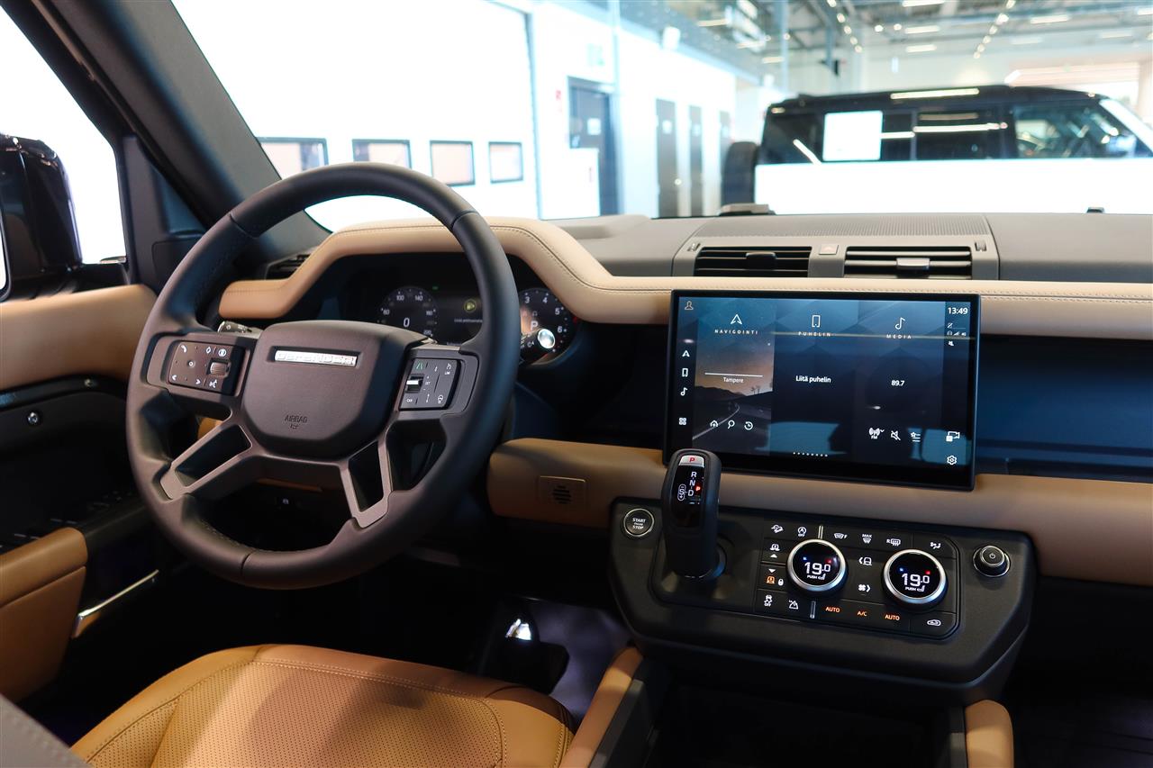 Land Rover Defender 2025