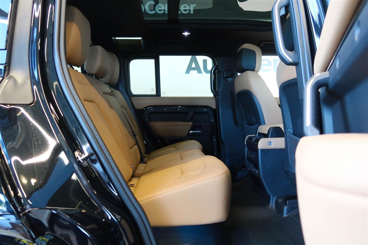 Land Rover Defender 2025