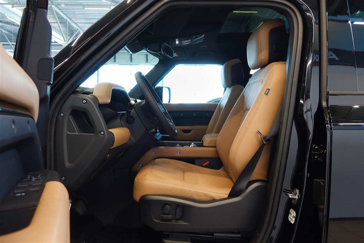 Land Rover Defender 2025
