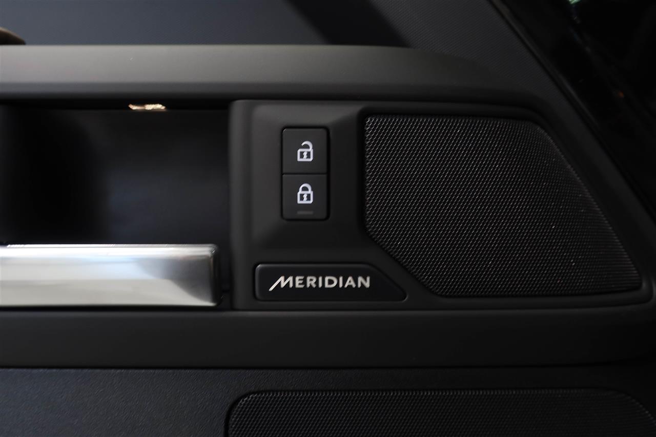 Land Rover Defender 2026