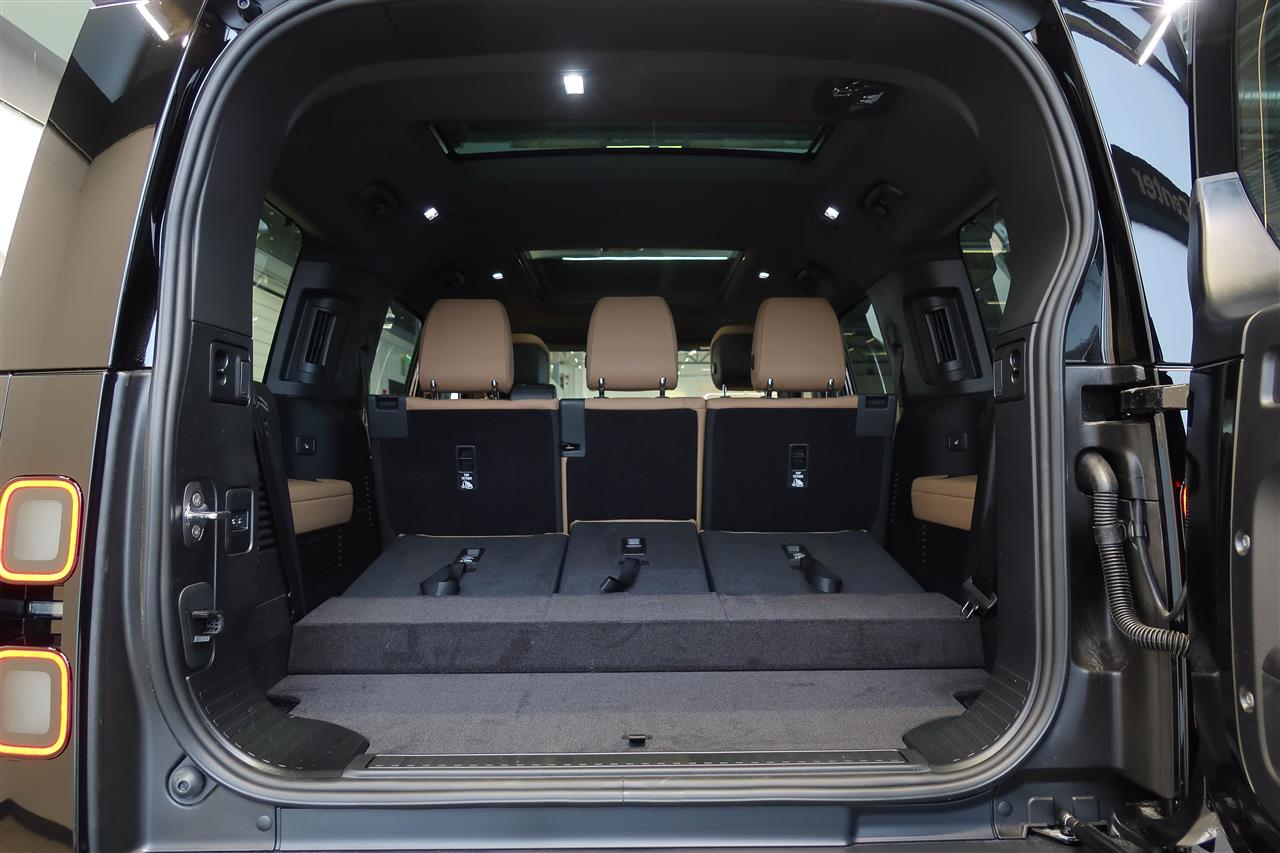 Land Rover Defender 2026