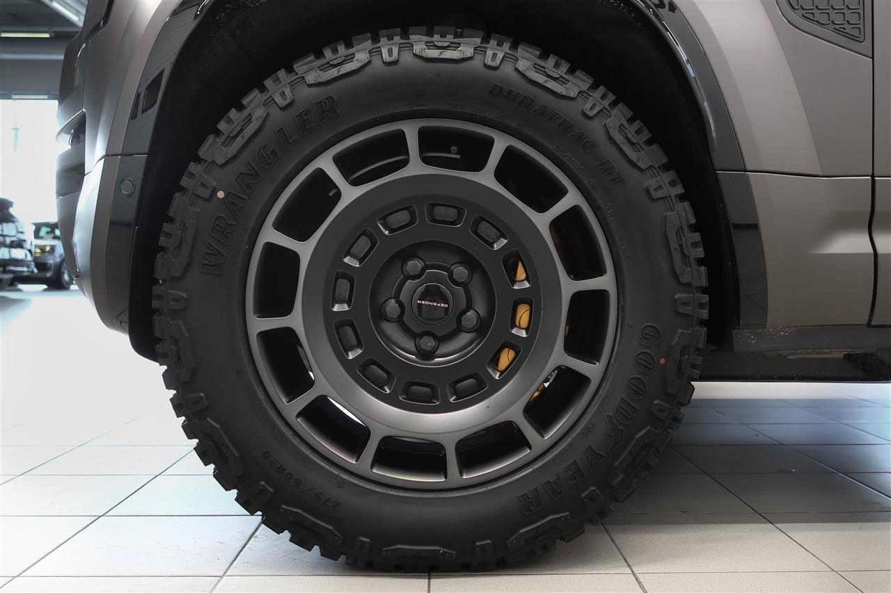 Land Rover Defender 2026