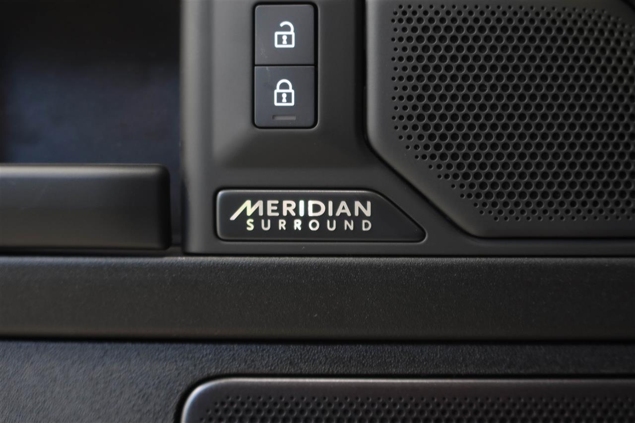 Land Rover Defender 2026