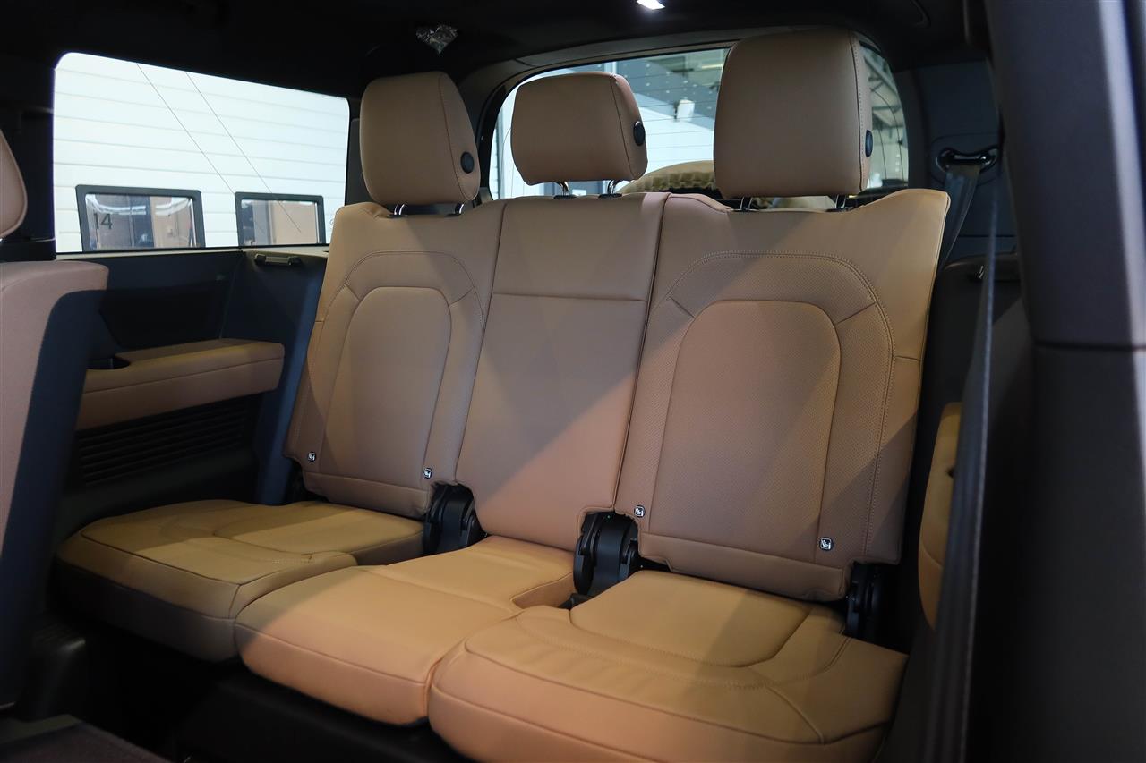 Land Rover Defender 2026