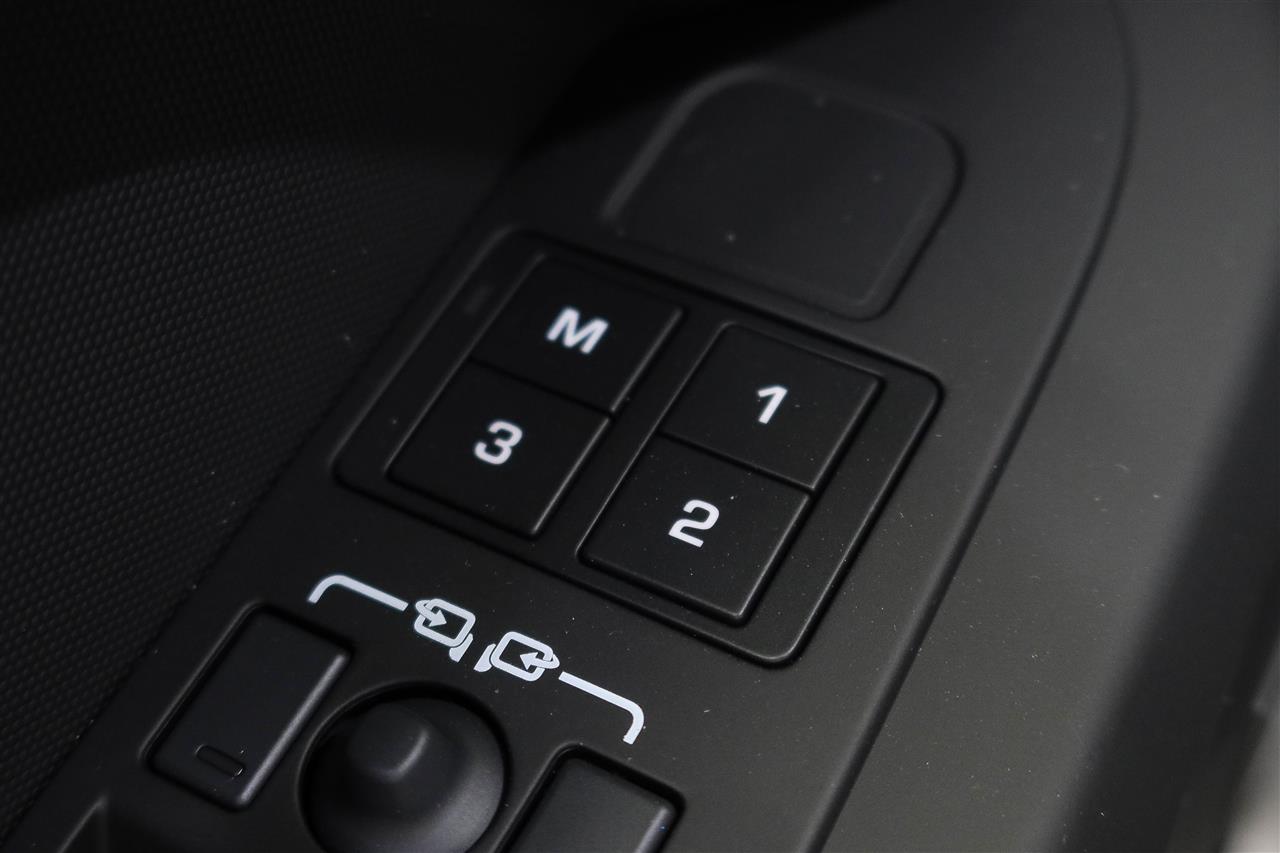 Land Rover Defender 2025