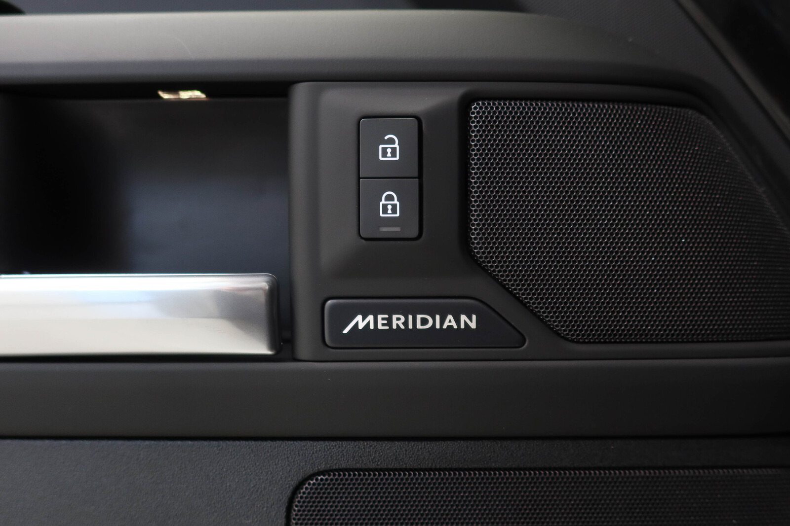 Land Rover Defender 2026