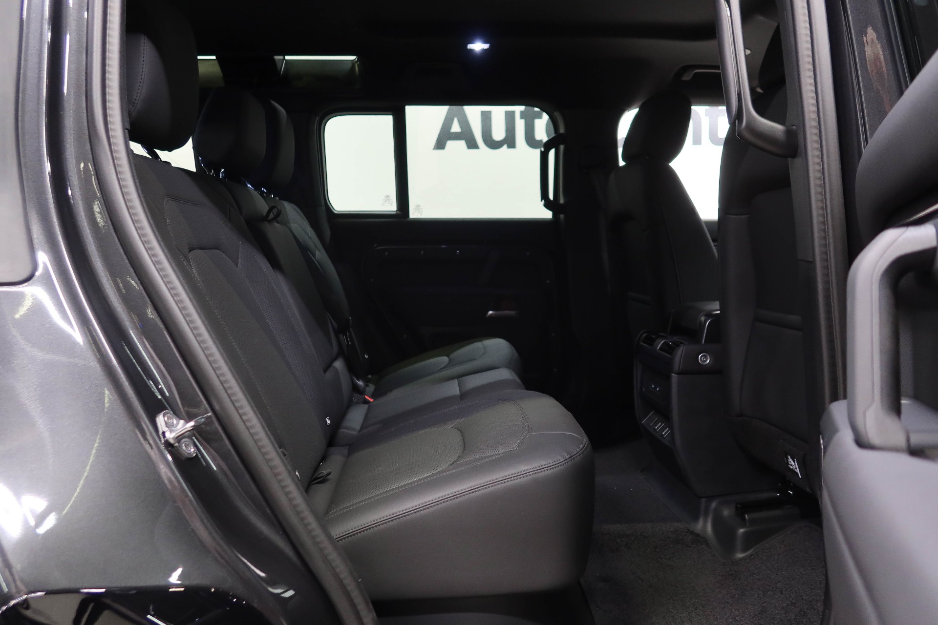 Land Rover Defender 2026