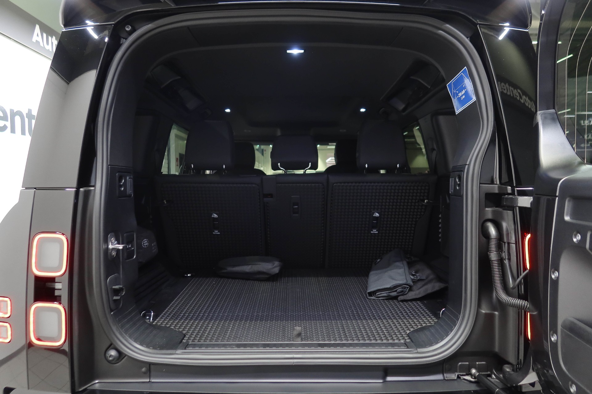 Land Rover Defender 2026