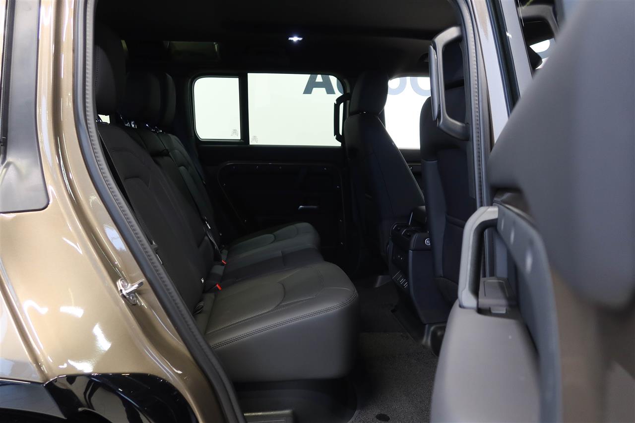 Land Rover Defender 2026