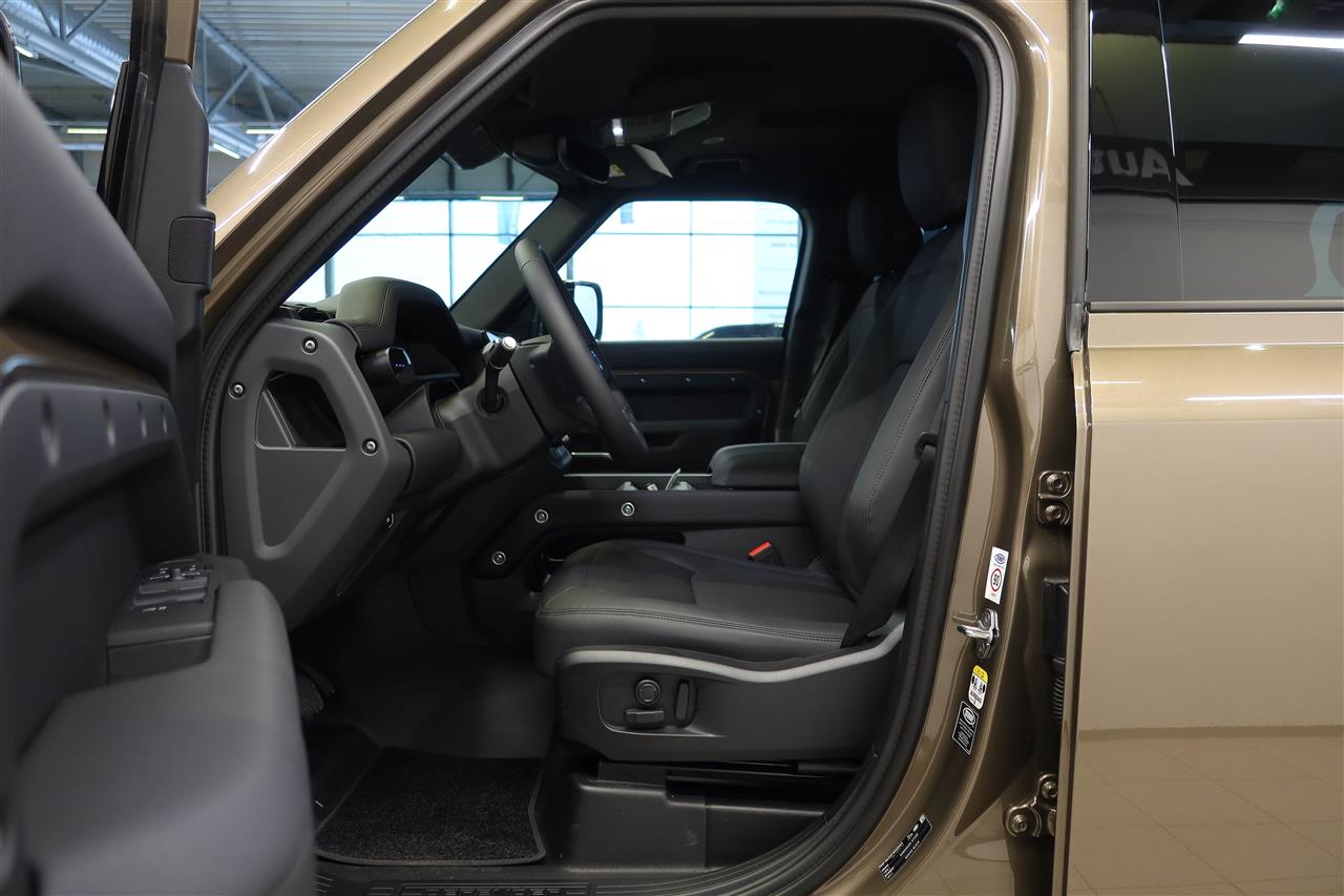 Land Rover Defender 2026