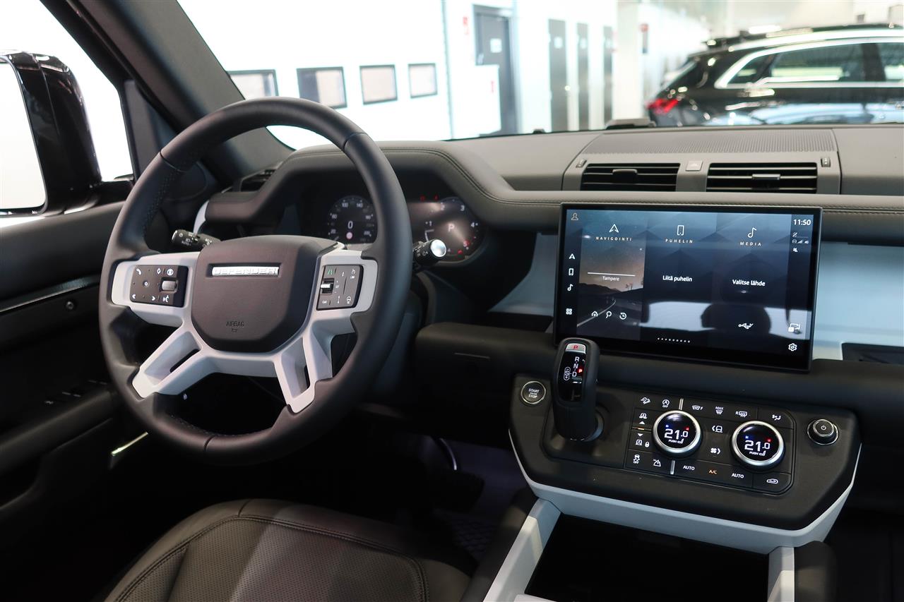 Land Rover Defender 2025