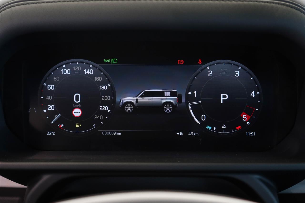 Land Rover Defender 2025