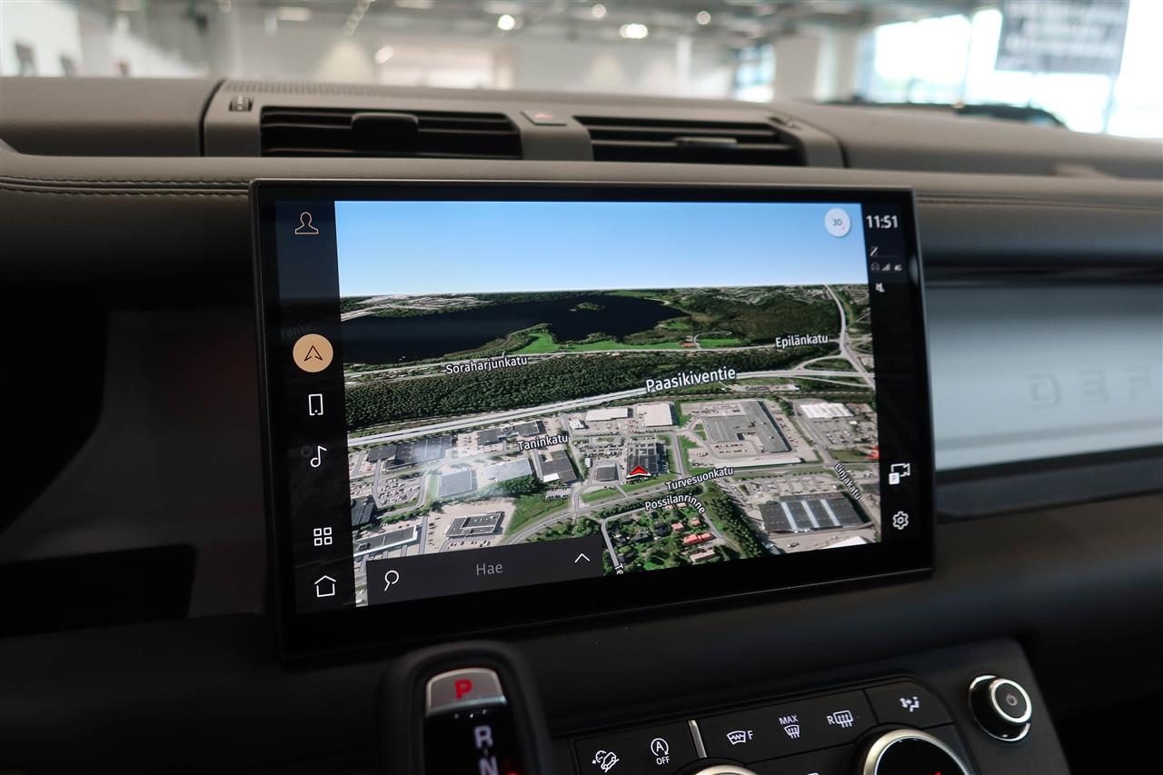 Land Rover Defender 2025