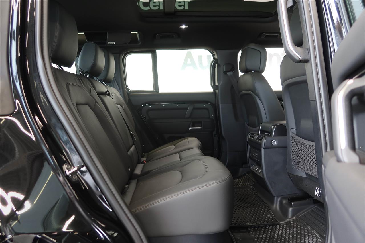 Land Rover Defender 2025