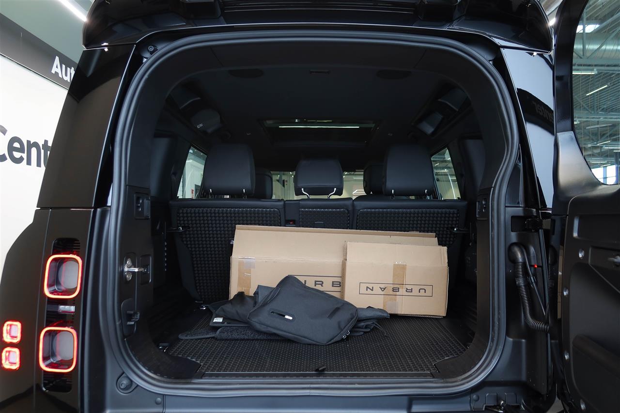 Land Rover Defender 2025