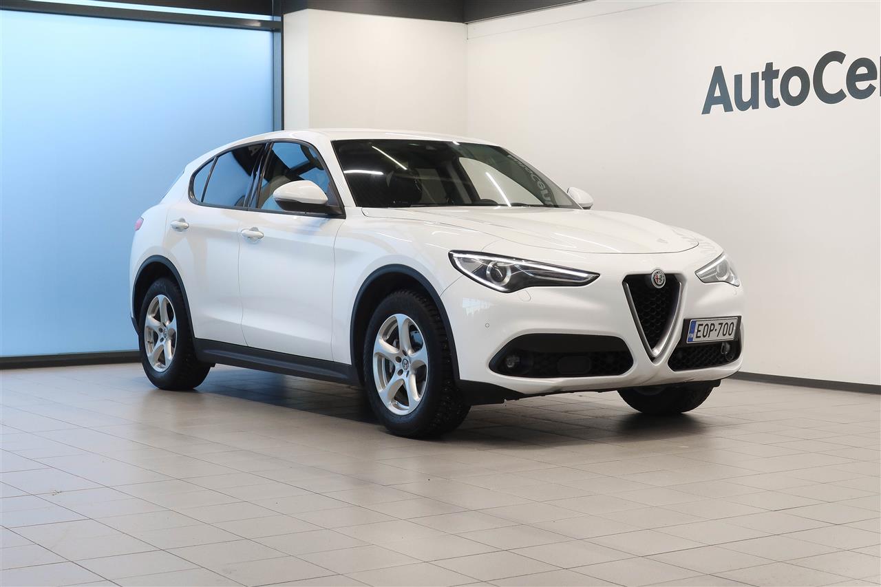 Alfa Romeo Stelvio 2017