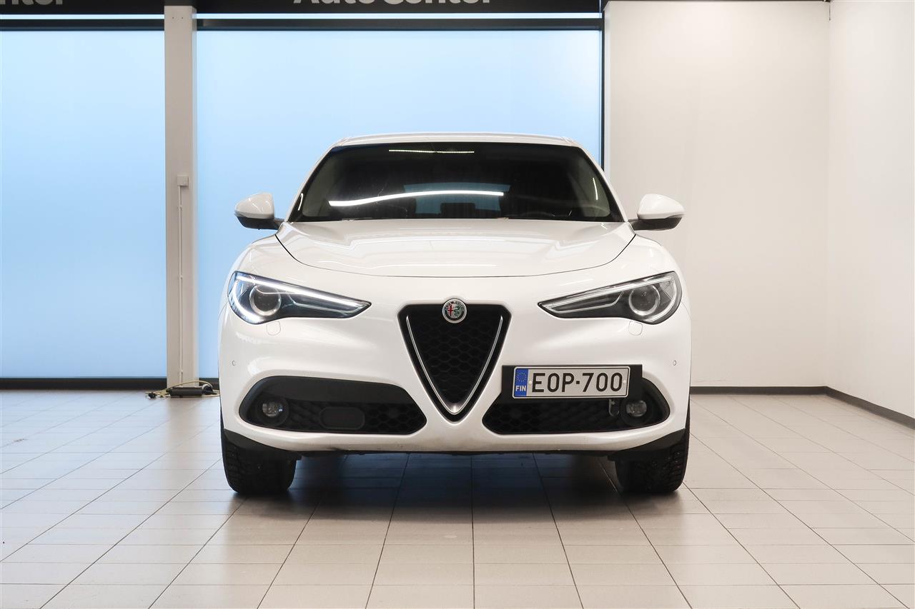 Alfa Romeo Stelvio 2017