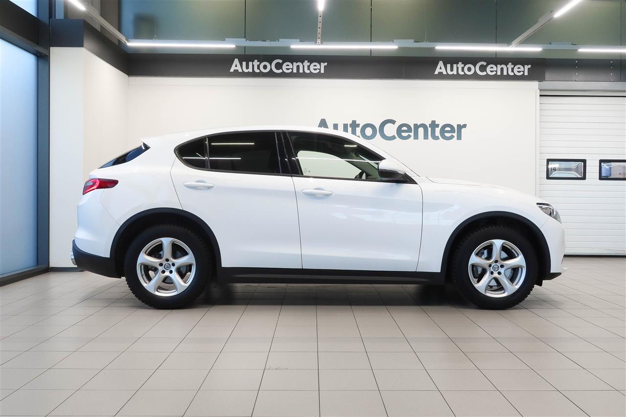 Alfa Romeo Stelvio 2017