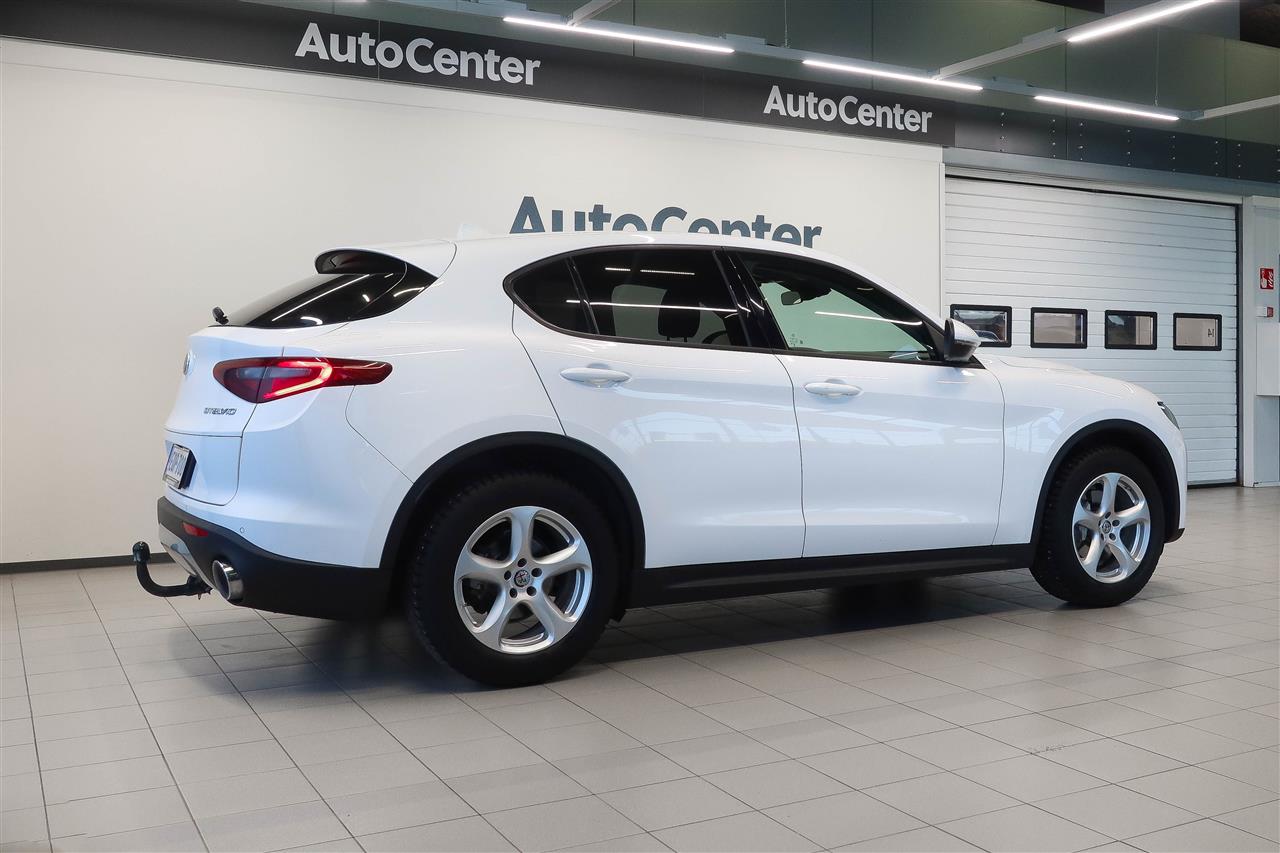 Alfa Romeo Stelvio 2017