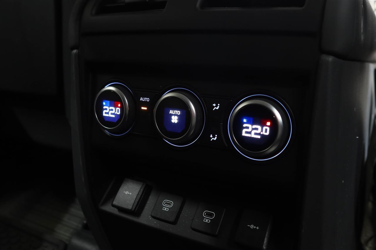 Land Rover Defender 2021