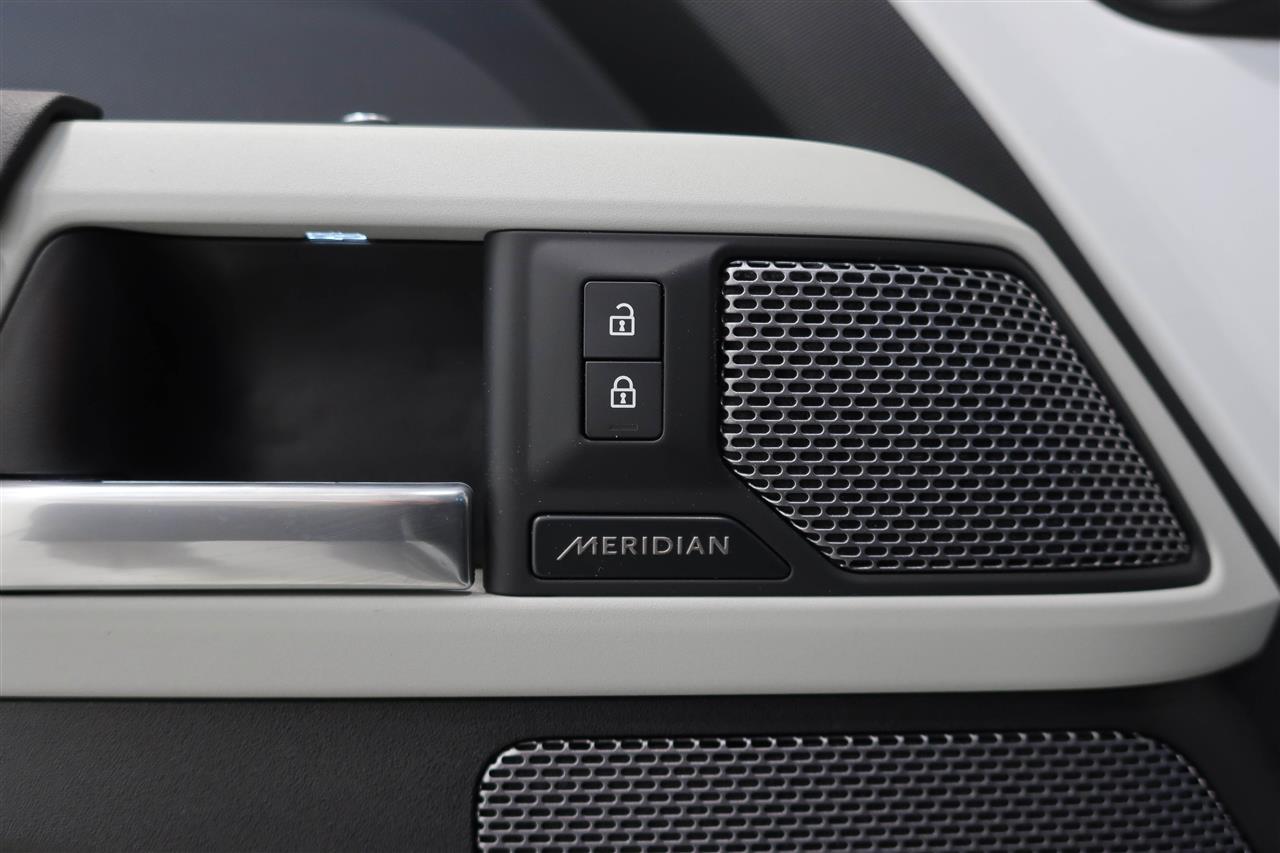 Land Rover Defender 2022