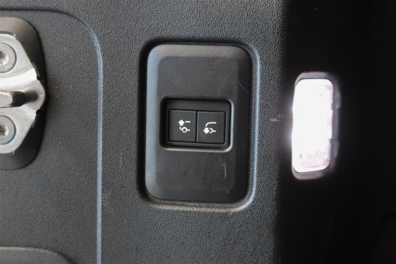 Land Rover Defender 2022