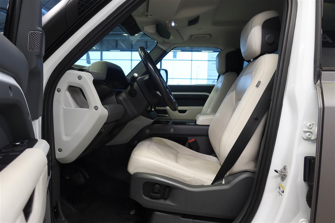 Land Rover Defender 2023