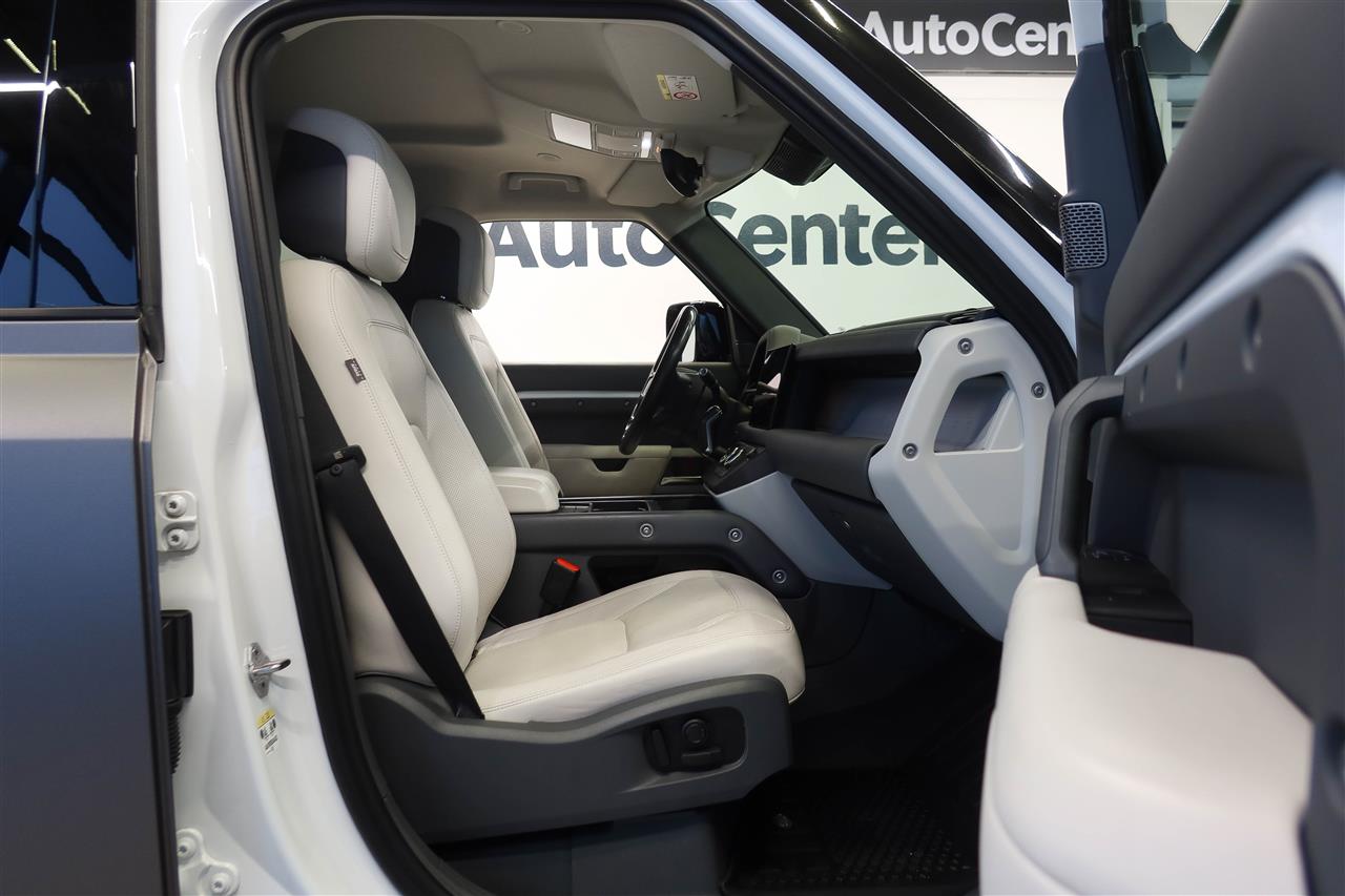 Land Rover Defender 2023