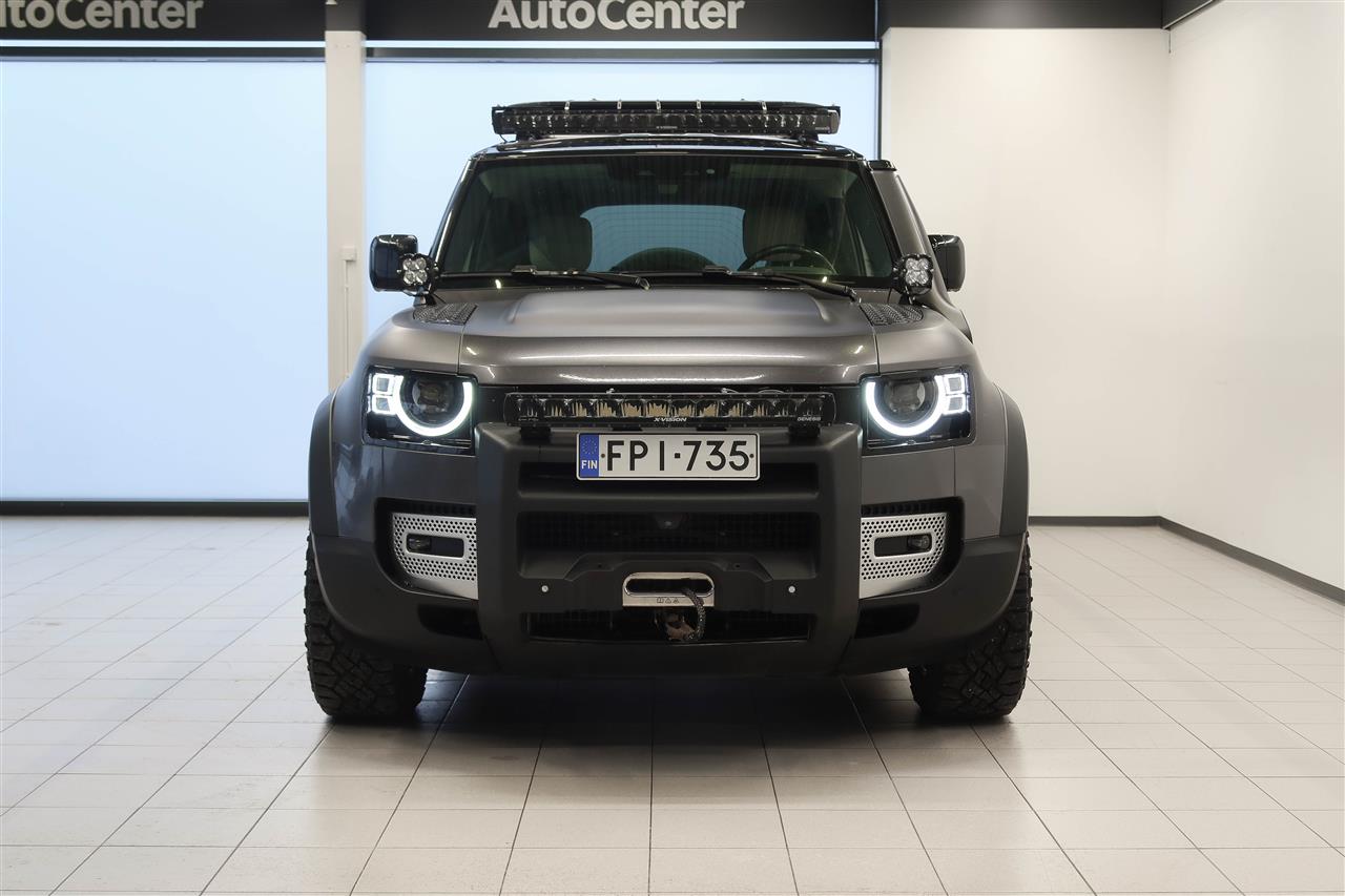 Land Rover Defender 2023