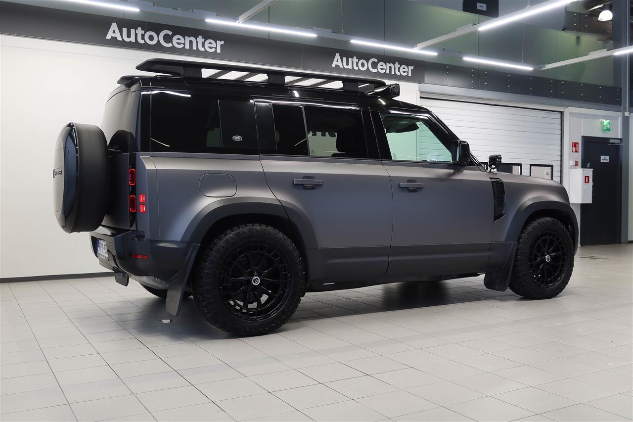 Land Rover Defender 2023