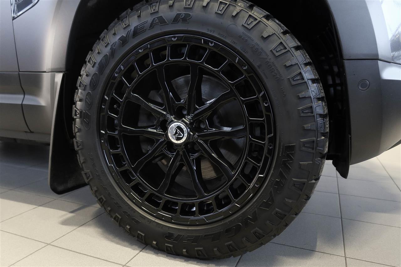 Land Rover Defender 2023