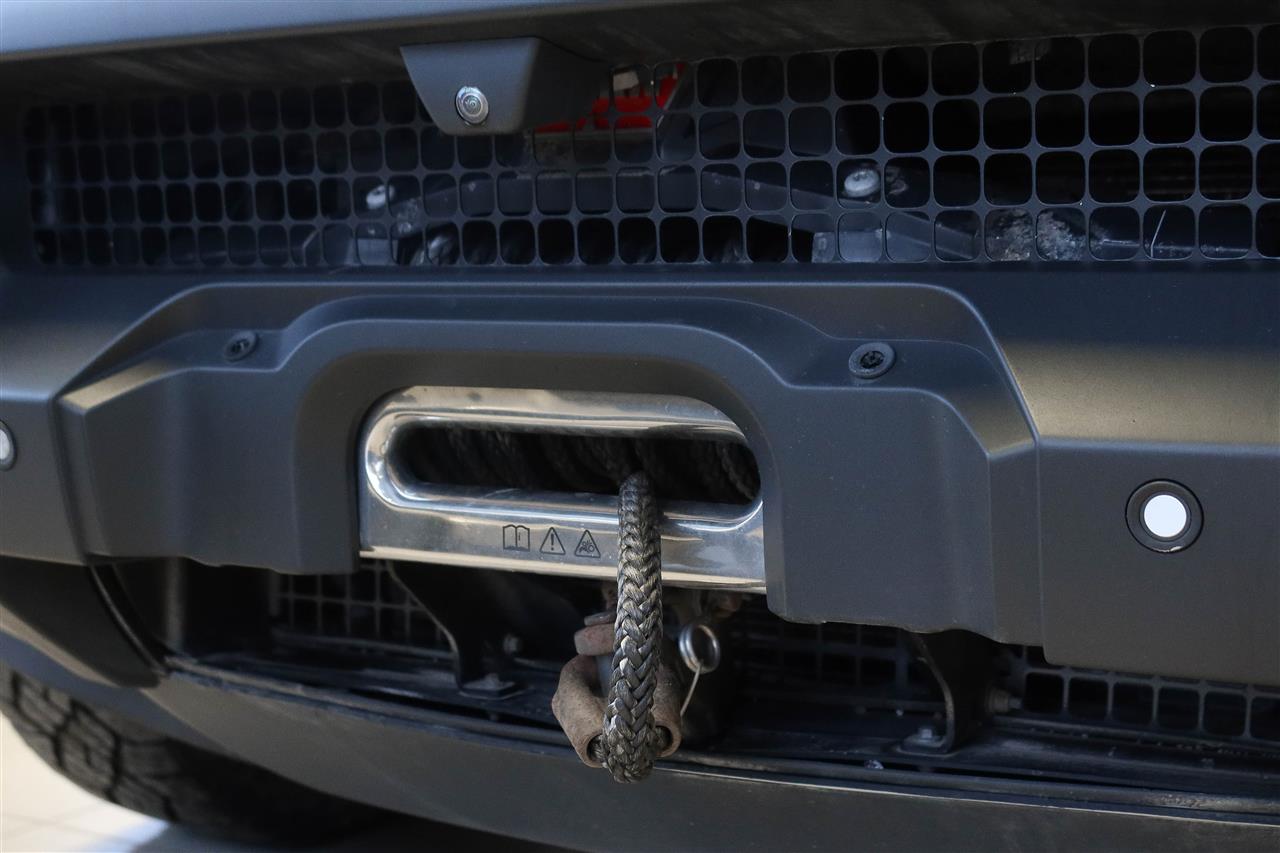 Land Rover Defender 2023