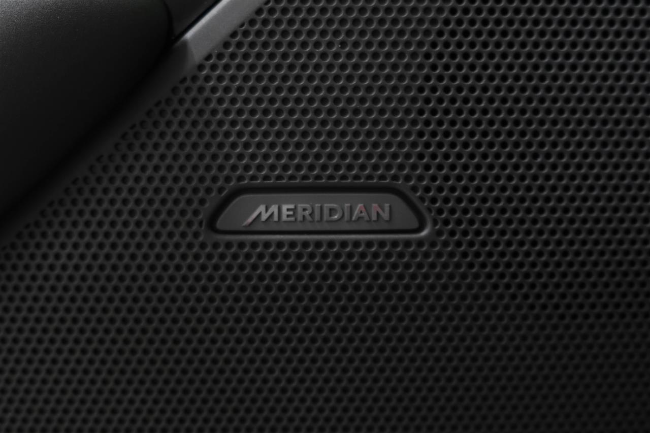 Land Rover Range Rover Velar 2026