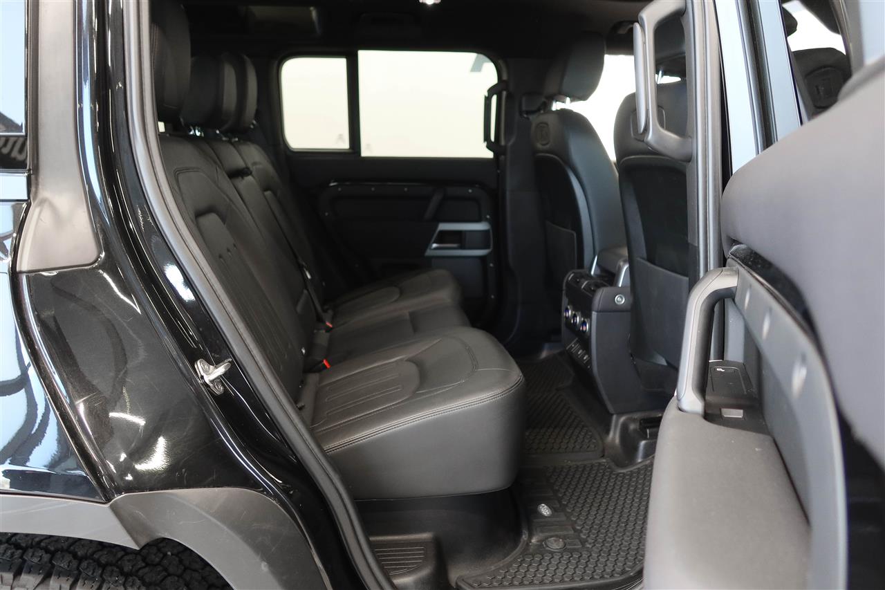 Land Rover Defender 2022