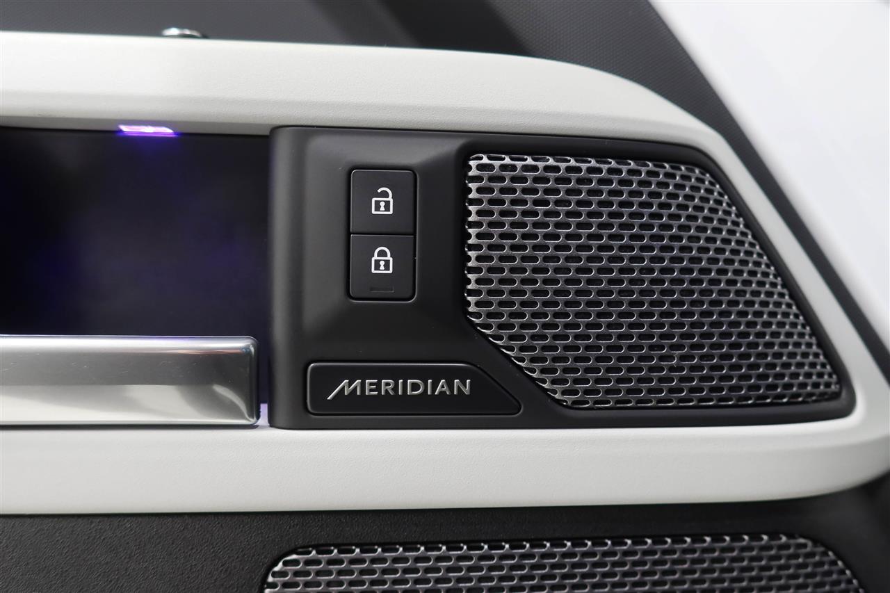 Land Rover Defender 2022