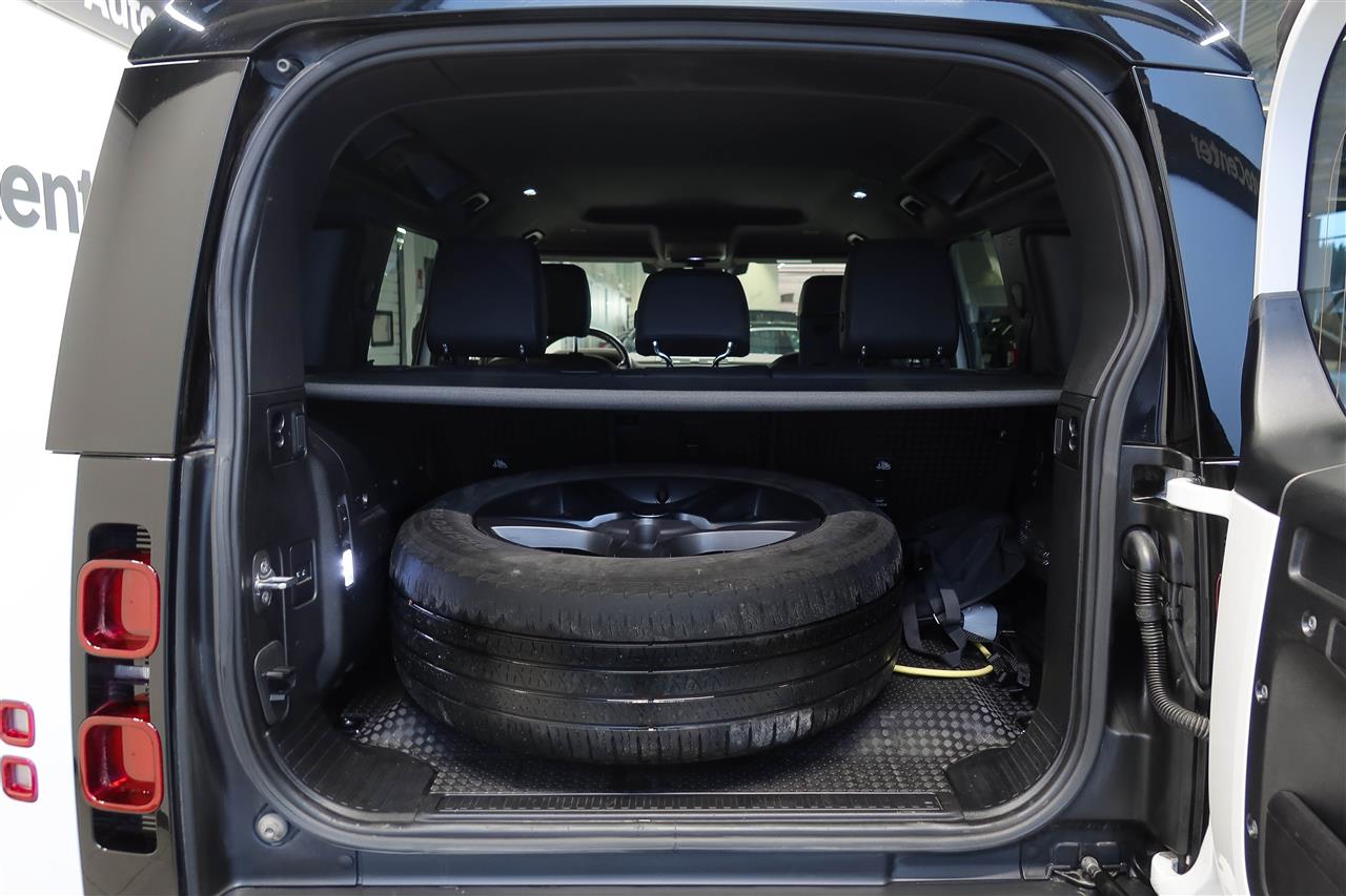 Land Rover Defender 2022