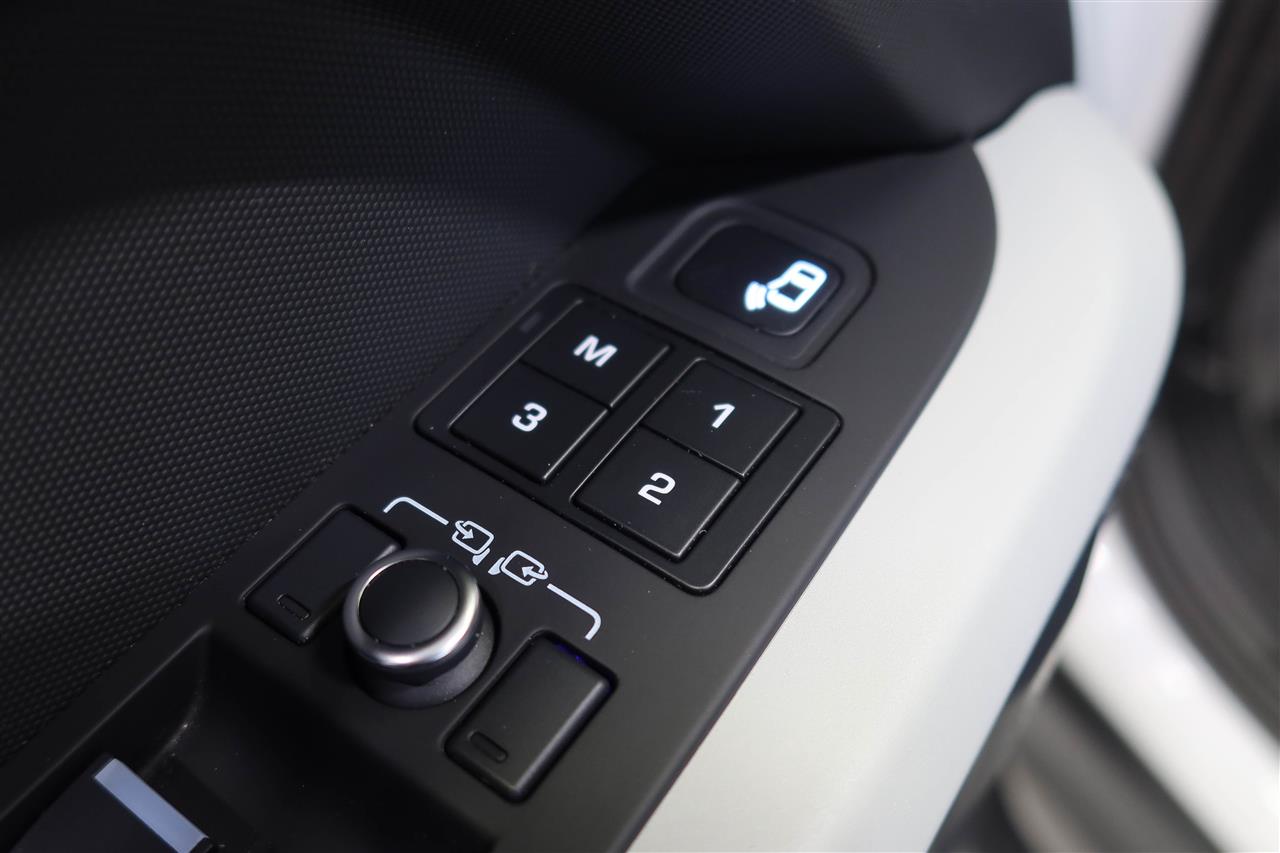 Land Rover Defender 2022