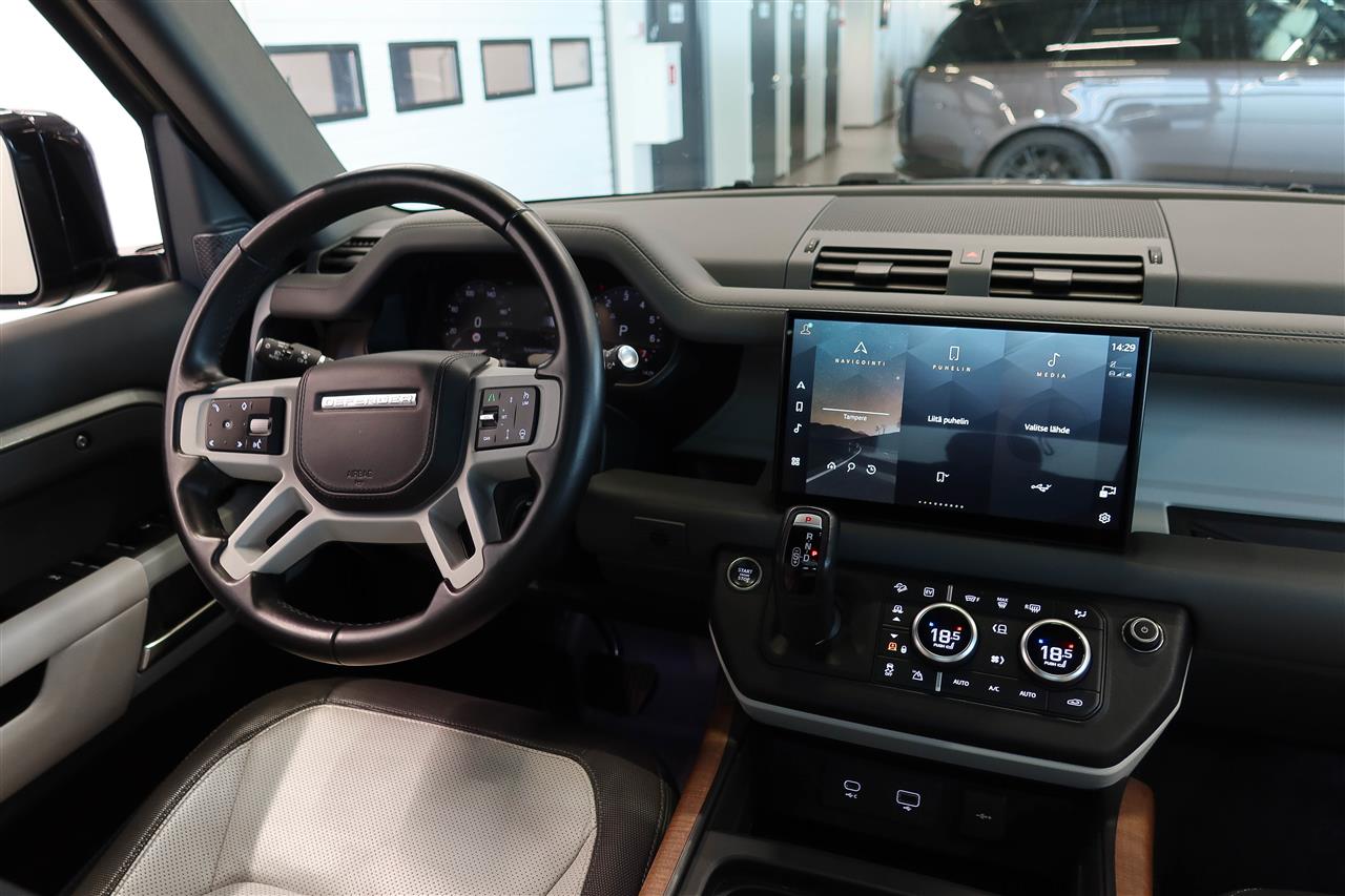 Land Rover Defender 2022