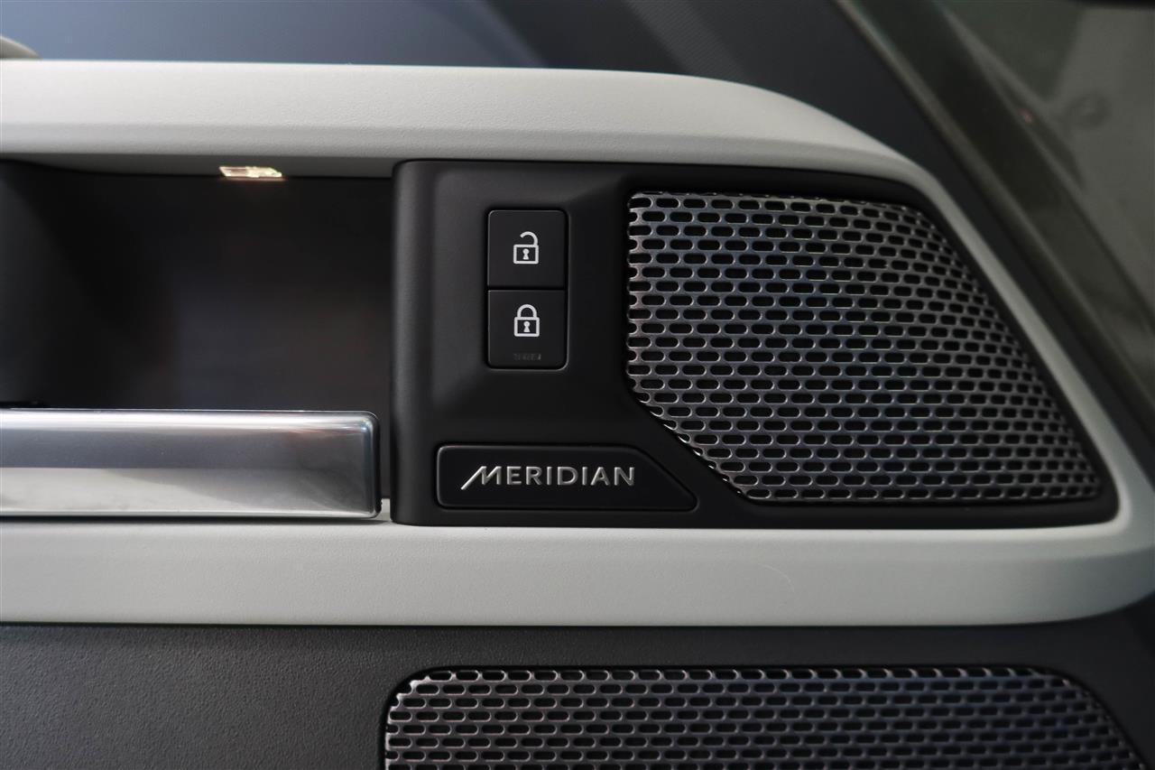 Land Rover Defender 2022