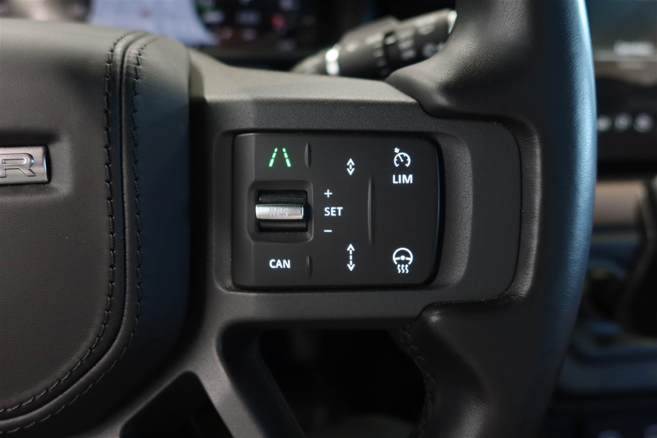 Land Rover Defender 2024