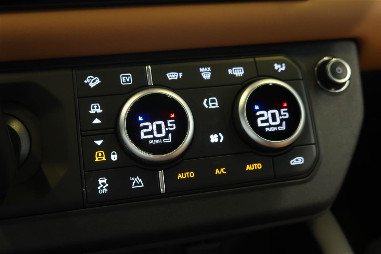 Land Rover Defender 2024