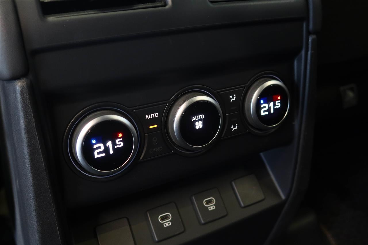 Land Rover Defender 2024