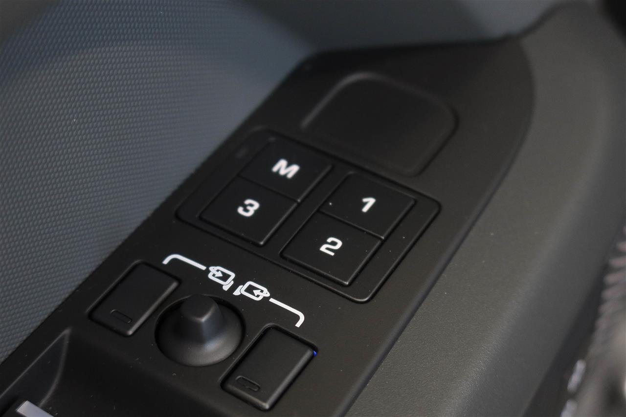 Land Rover Defender 2024