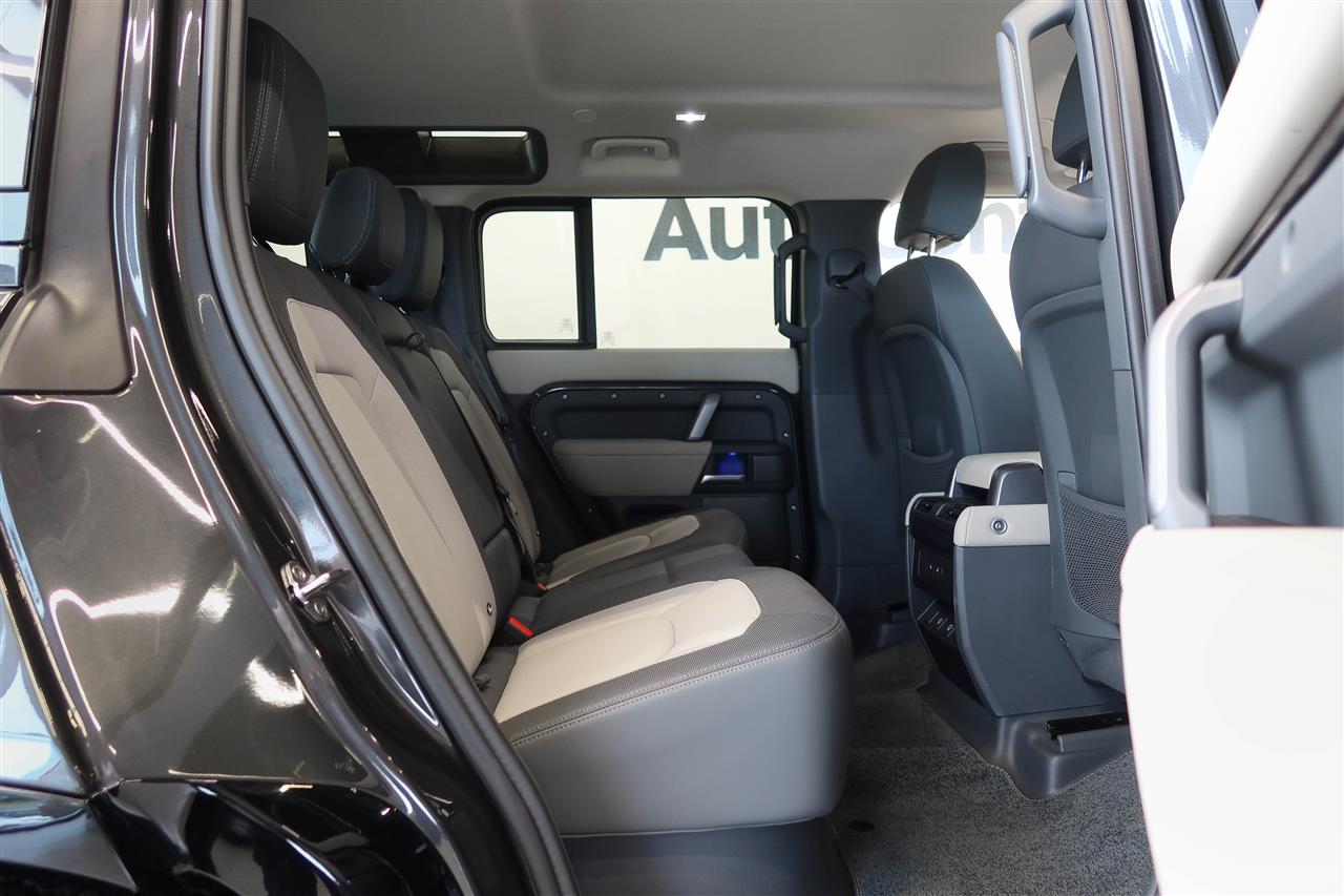 Land Rover Defender 2024