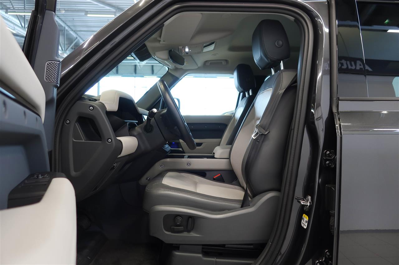 Land Rover Defender 2024