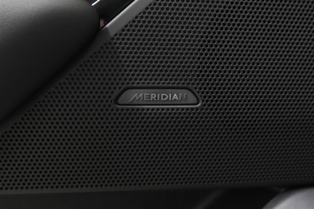 Land Rover Range Rover Velar 2025