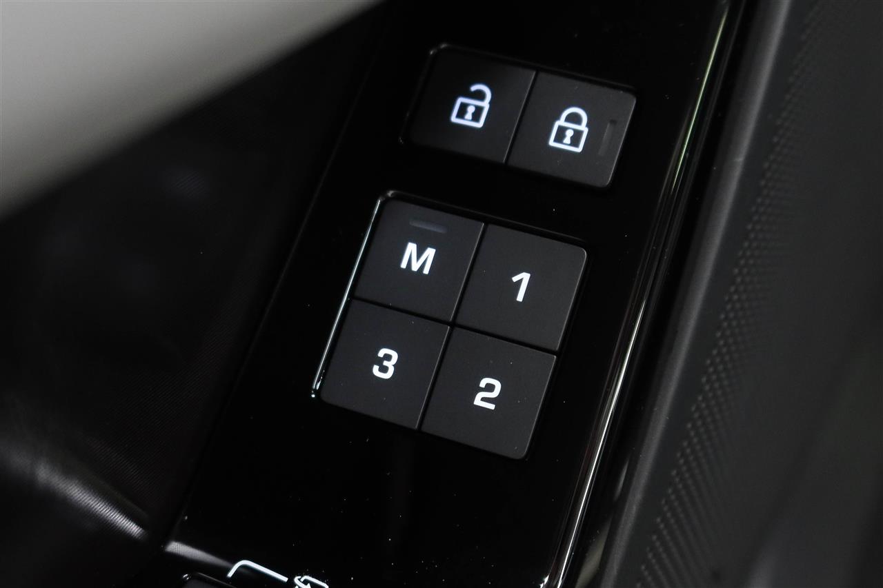 Land Rover Range Rover Velar 2025