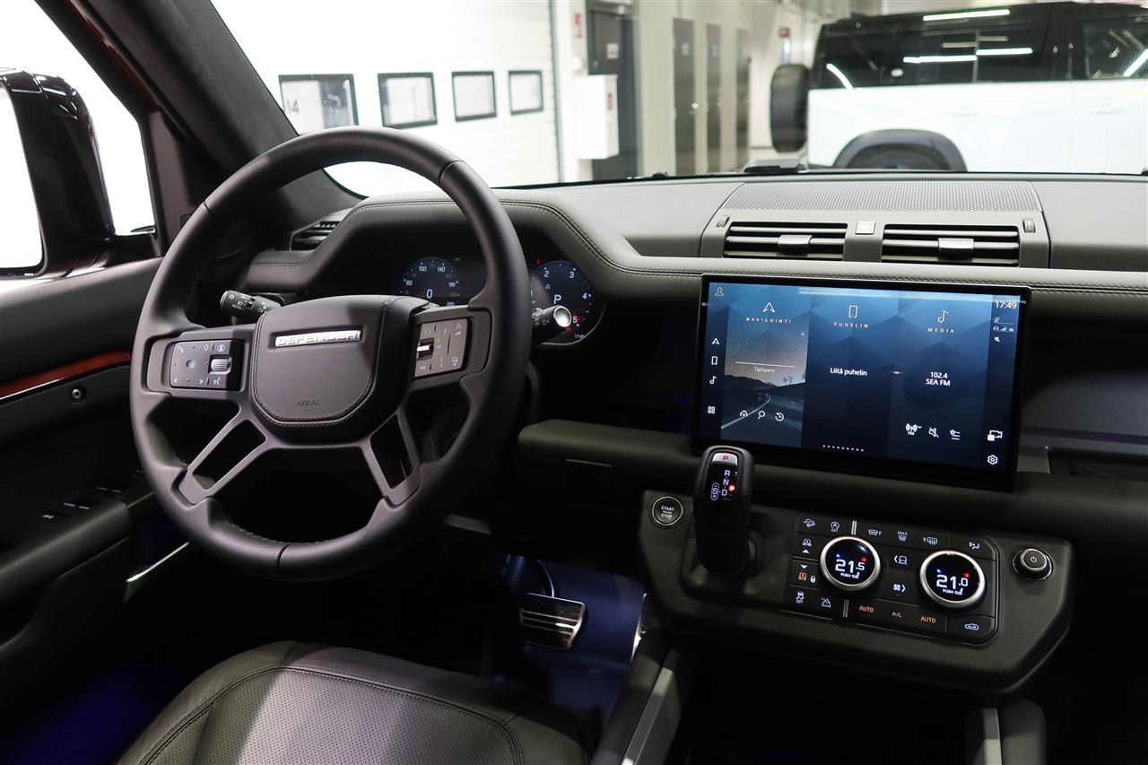 Land Rover Defender 2025