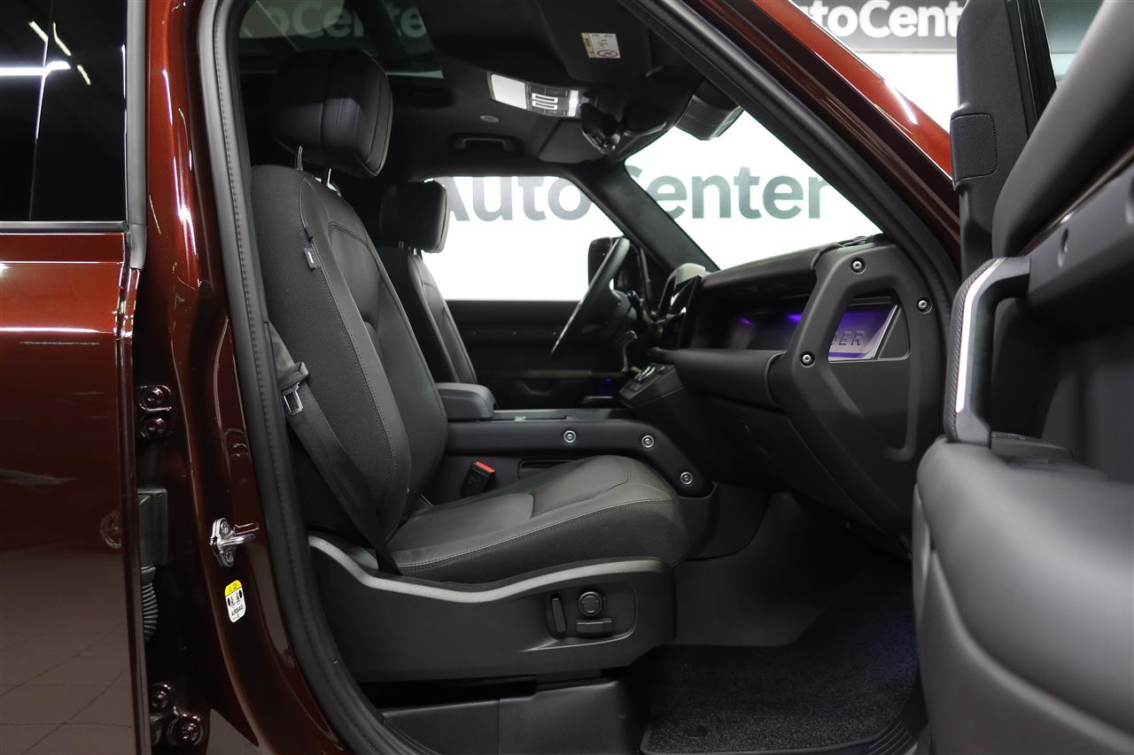 Land Rover Defender 2025