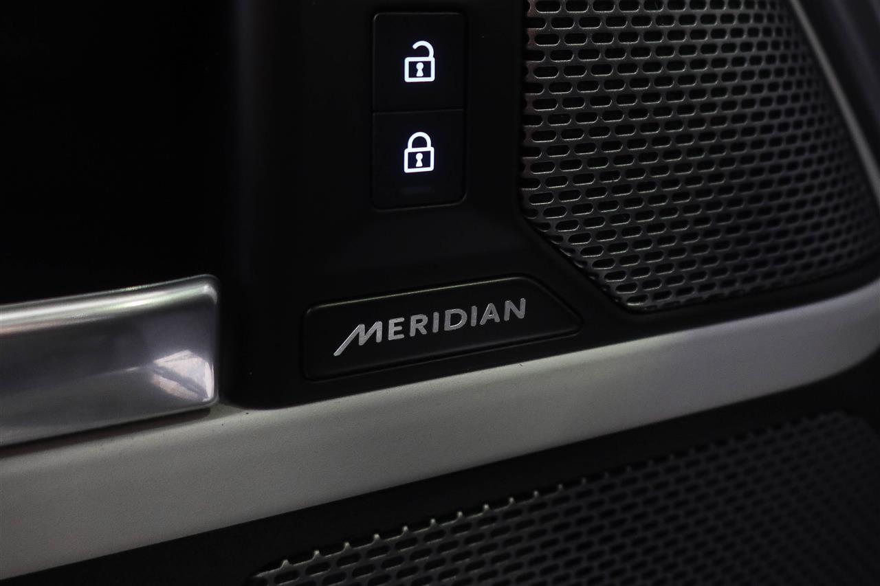 Land Rover Defender 2024